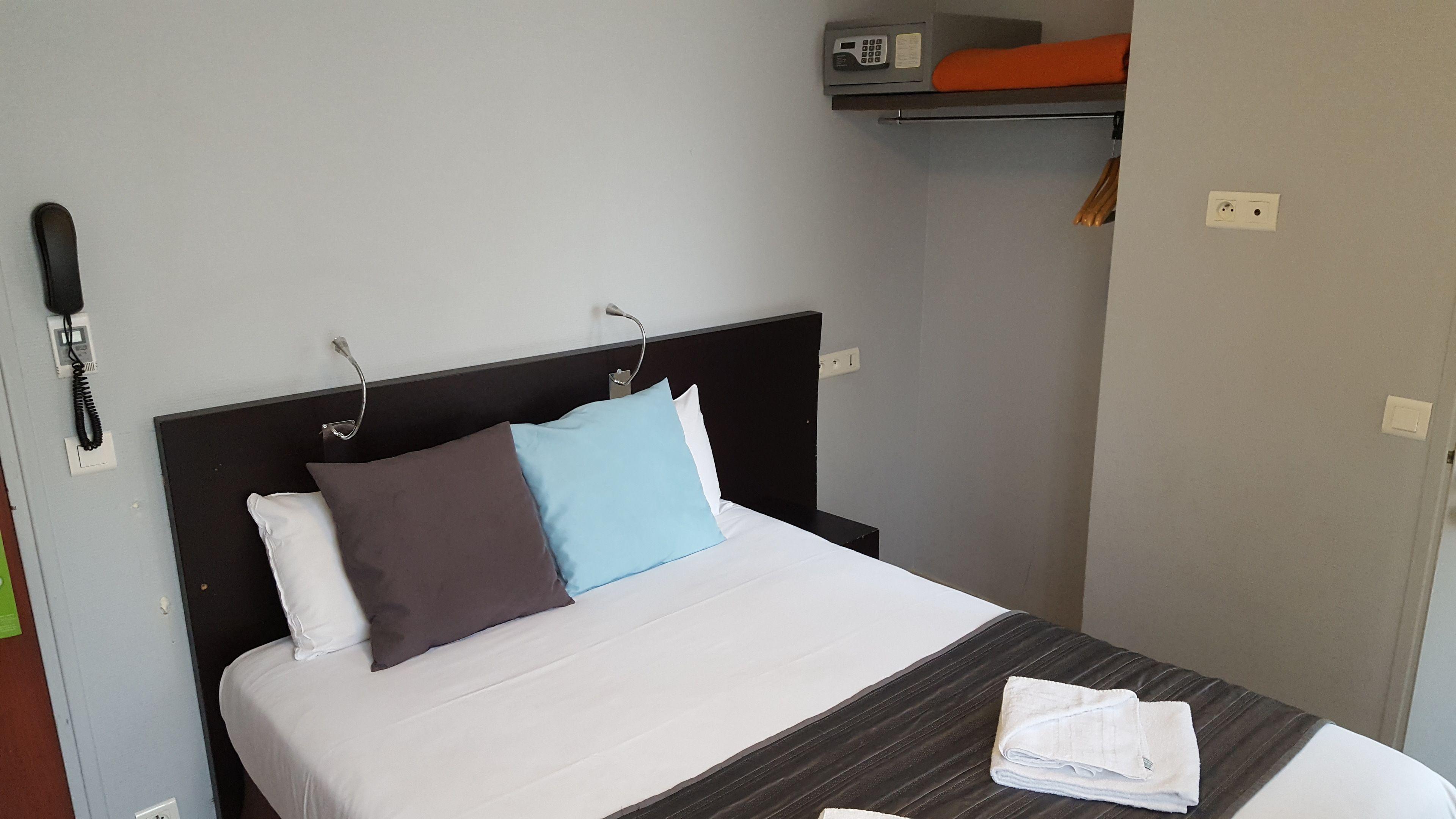 Le Montclair Montmartre By River