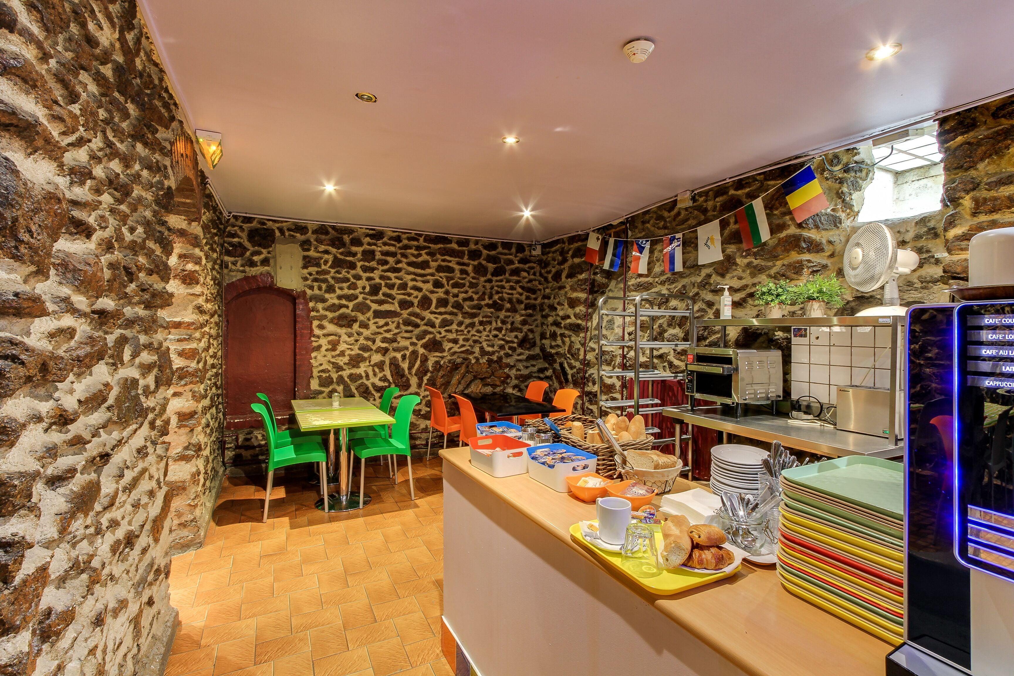 Le Montclair Montmartre By River Hostel