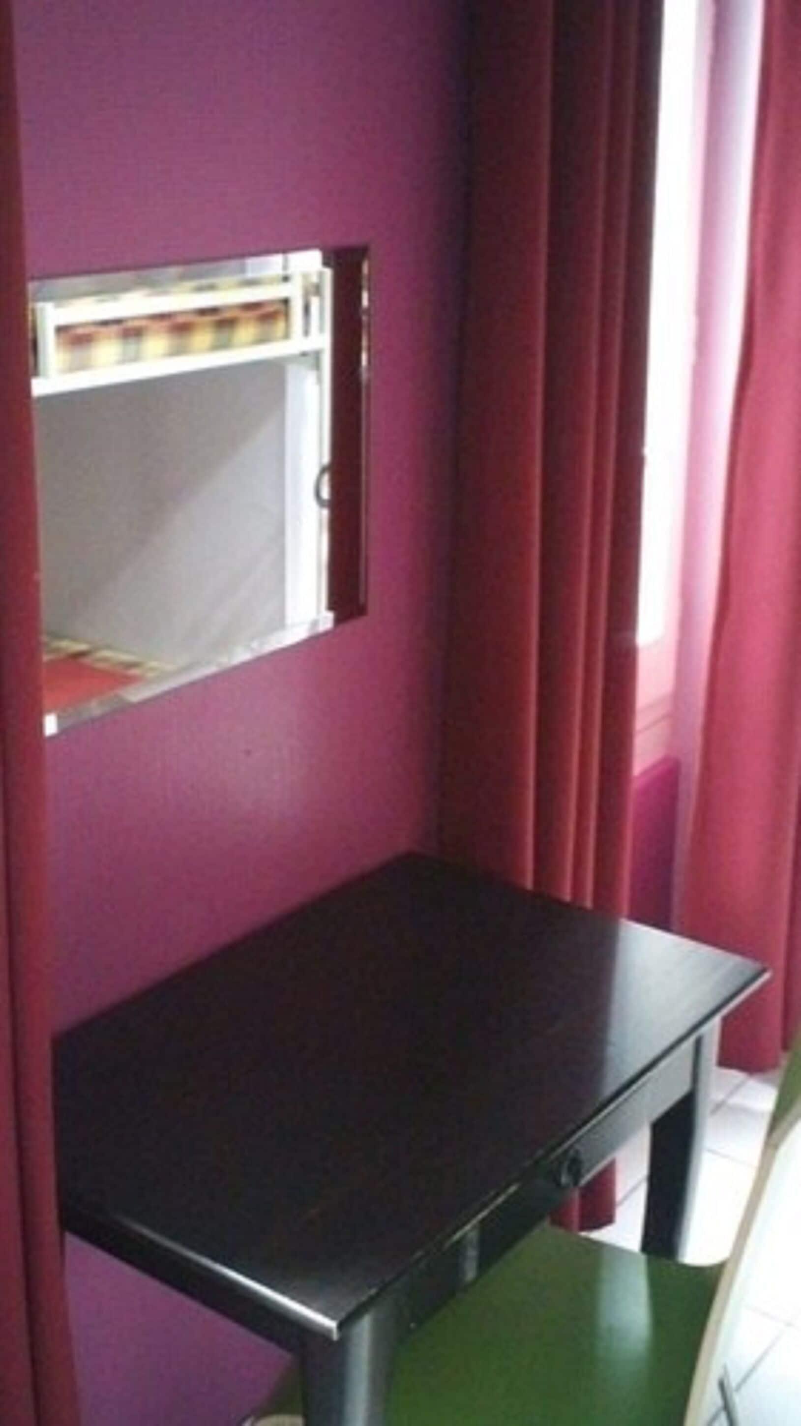 Le Montclair Montmartre By River Hostel