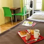 Le Montclair Montmartre By River Hostel