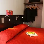 Le Montclair Montmartre By River Hostel