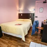 Le Montclair Montmartre By River Hostel