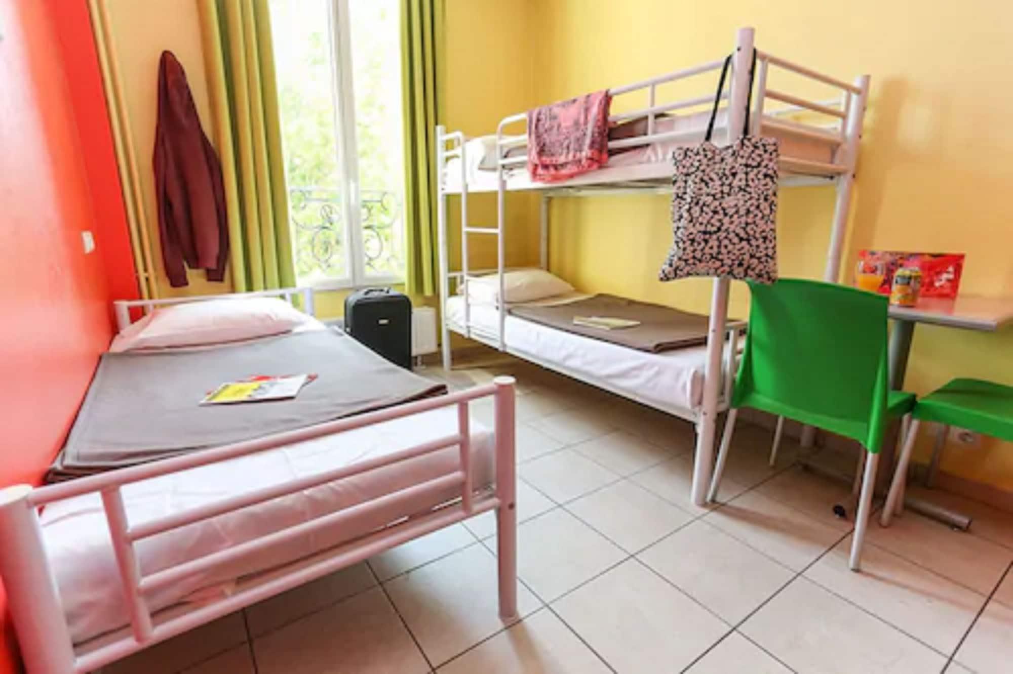 Le Montclair Montmartre By River Ostello