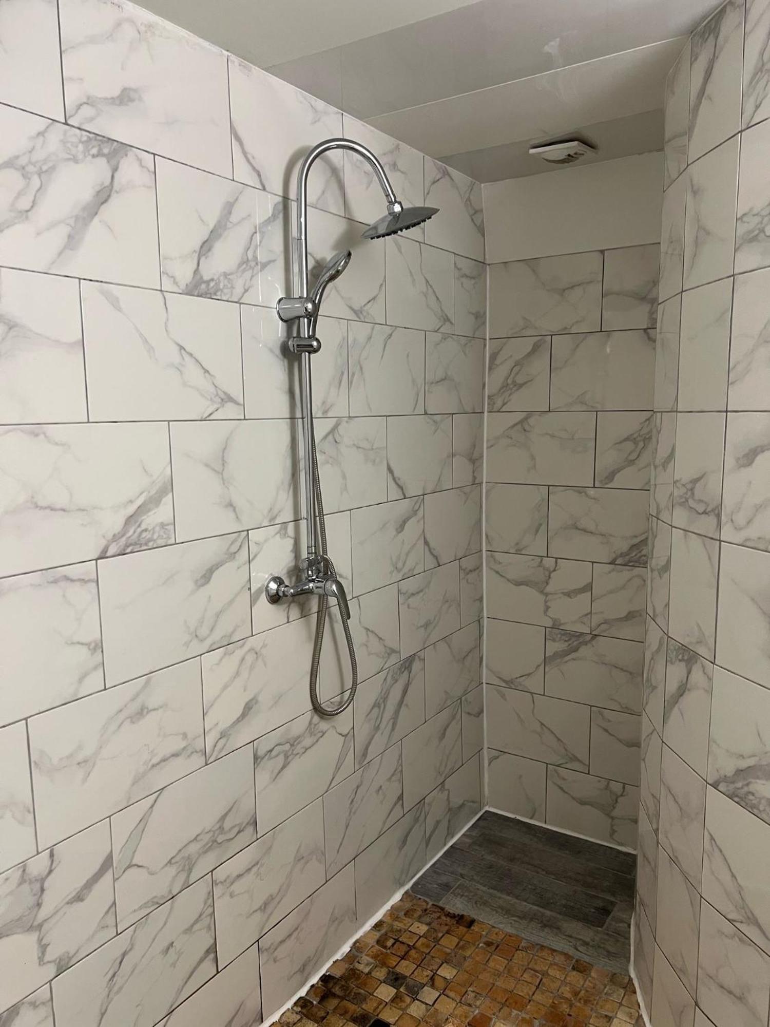 Le Montclair Montmartre By River Ostello Parigi