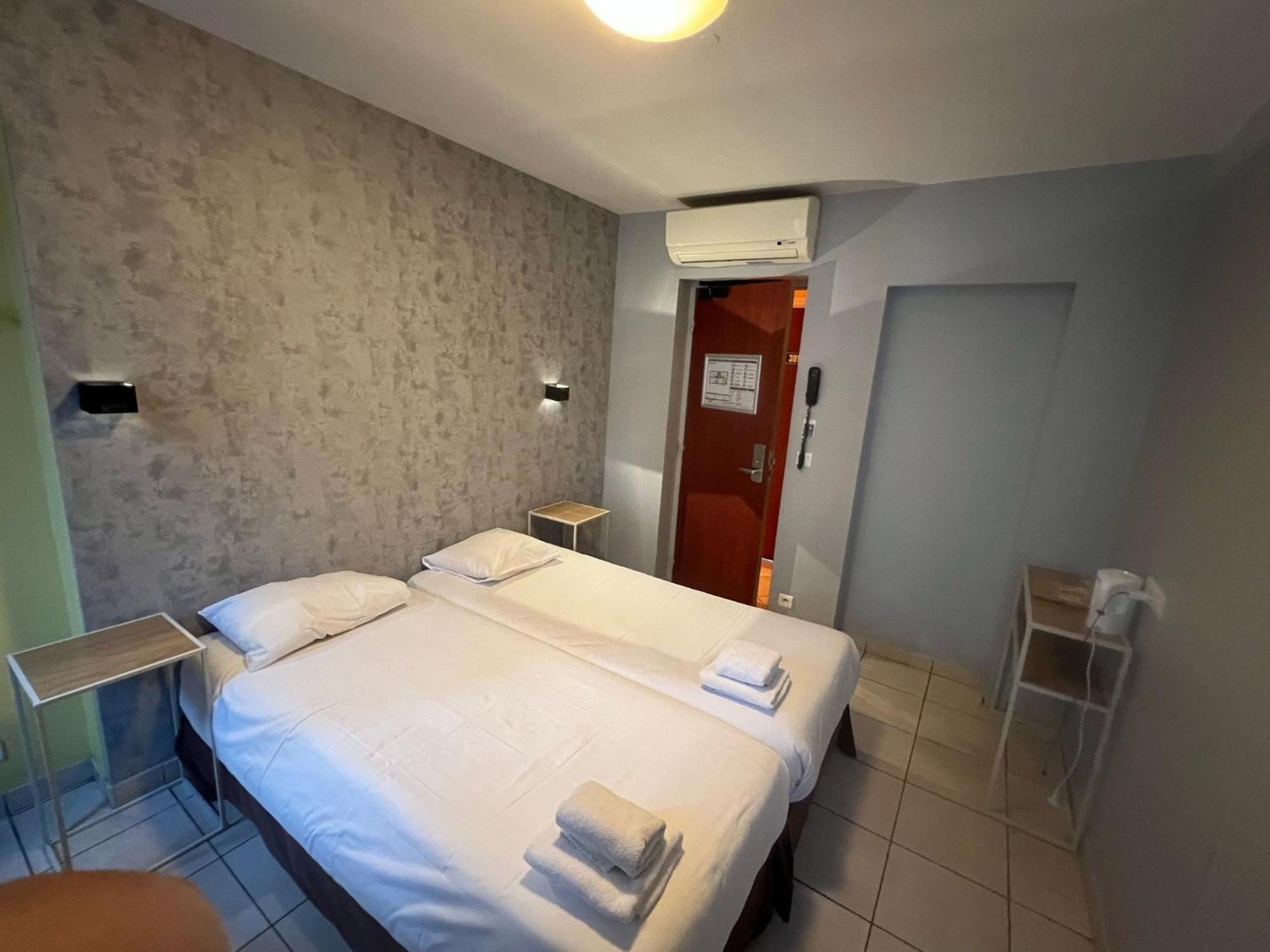 Le Montclair Montmartre By River Parigi