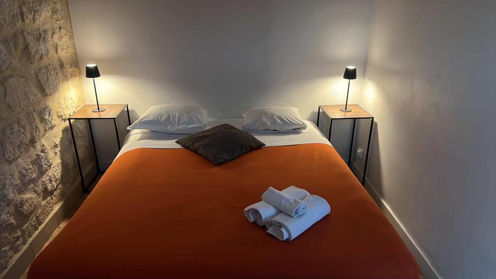 Le Montclair Montmartre By River Ostello